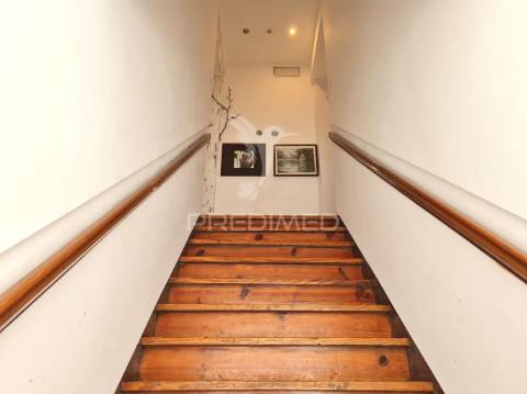 Apartamento t2 remodelado com terraço no centro do barreiro