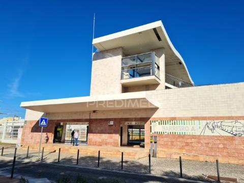Apartamento t2 remodelado com terraço no centro do barreiro