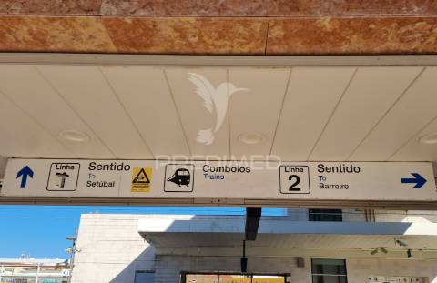 Apartamento t2 remodelado com terraço no centro do barreiro