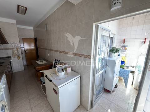 Apartamento t3 + box de garagem (barreiro)