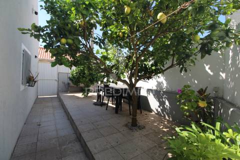 Moradia t1+1 com logradouro - centro montijo