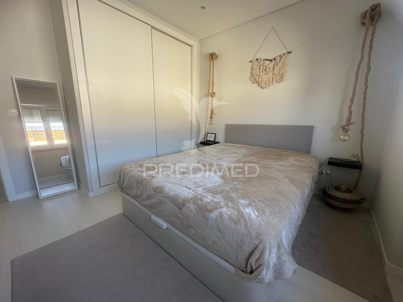 Apartamento p/ arrendar t2 remodelado seixal perto dos barcos