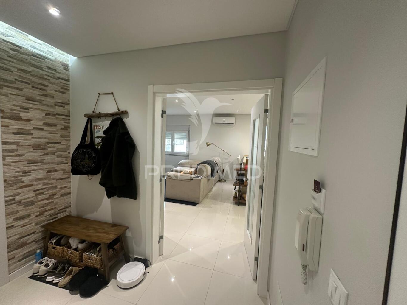 Apartamento p/ arrendar t2 remodelado seixal perto dos barcos