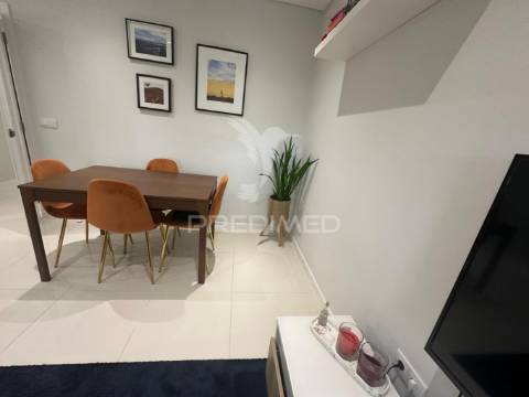 Apartamento p/ arrendar t2 remodelado seixal perto dos barcos