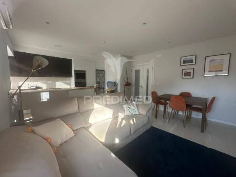 Apartamento p/ arrendar t2 remodelado seixal perto dos barcos