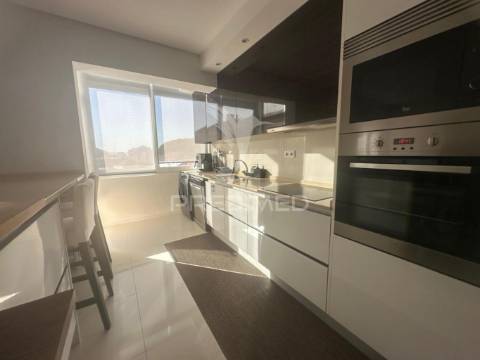 Apartamento p/ arrendar t2 remodelado seixal perto dos barcos