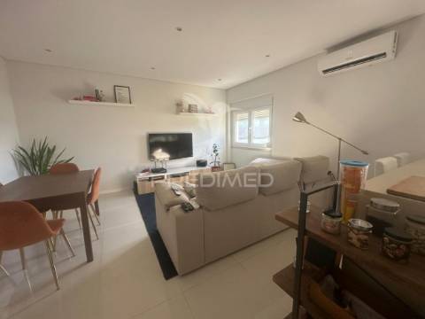 Apartamento p/ arrendar t2 remodelado seixal perto dos barcos