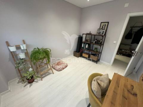Apartamento p/ arrendar t2 remodelado seixal perto dos barcos