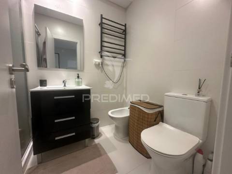 Apartamento p/ arrendar t2 remodelado seixal perto dos barcos