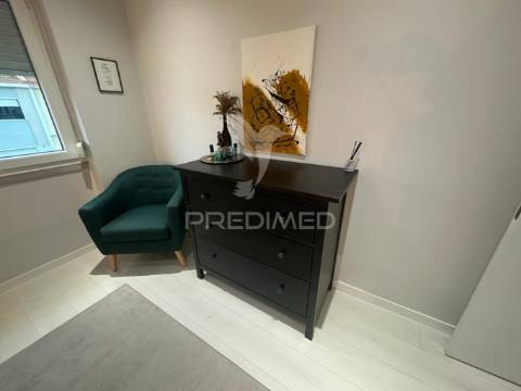 Apartamento p/ arrendar t2 remodelado seixal perto dos barcos