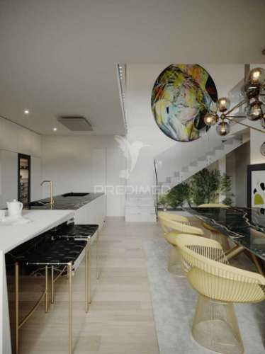 Luxuoso duplex à venda no coração do montijo