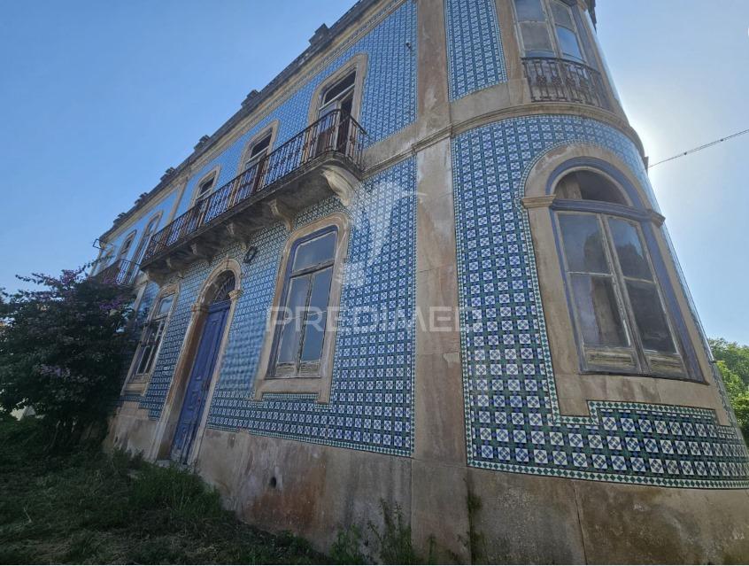 Solar histórico no centro da localidade de cabaços, distrito de leiria