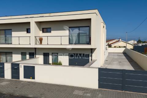 Moradia t4 como nova – furadouro ovar, aveiro a 800 metros da praia | zona tranquila e residencial