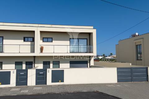 Moradia t4 como nova – furadouro ovar, aveiro a 800 metros da praia | zona tranquila e residencial