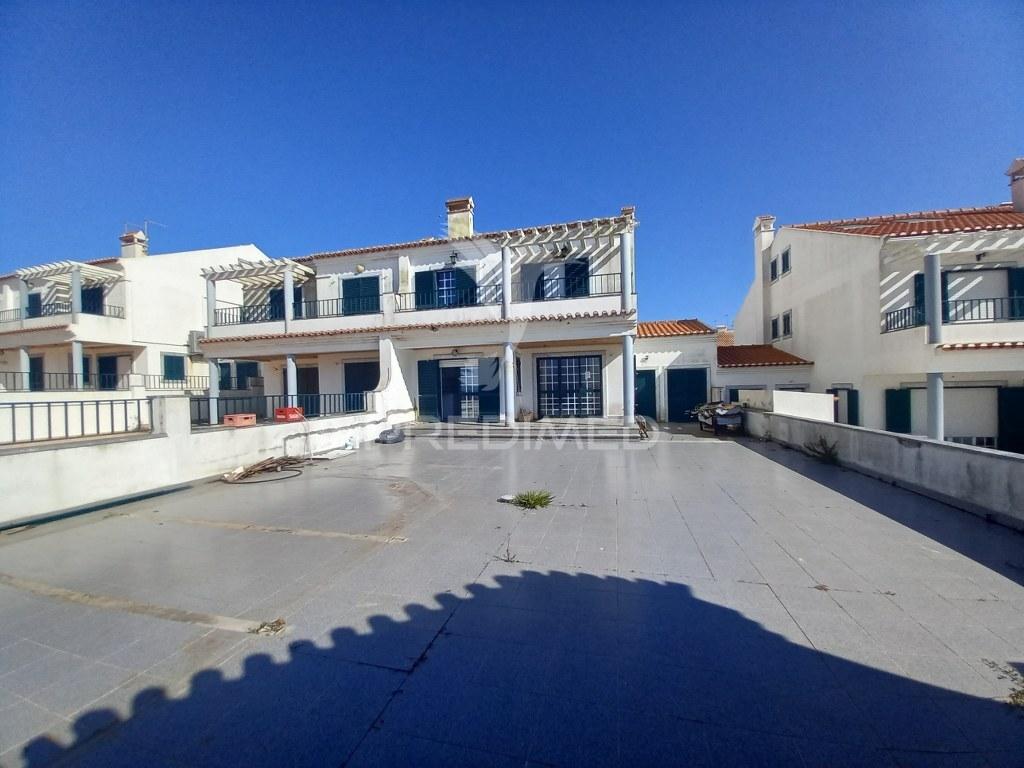 Ribamar-lisboa moradia t4+1-logradouro-garagem