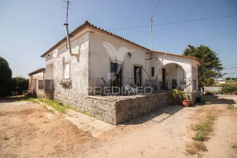 Moradia t4 inserida em terreno de 950m2 no cadaval