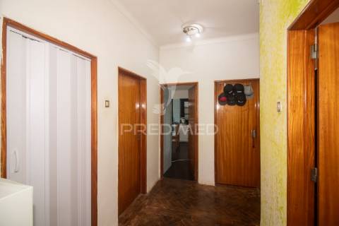 Moradia t4 inserida em terreno de 950m2 no cadaval