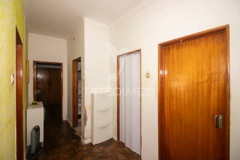 Moradia t4 inserida em terreno de 950m2 no cadaval