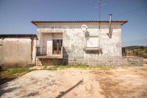 Moradia t4 inserida em terreno de 950m2 no cadaval