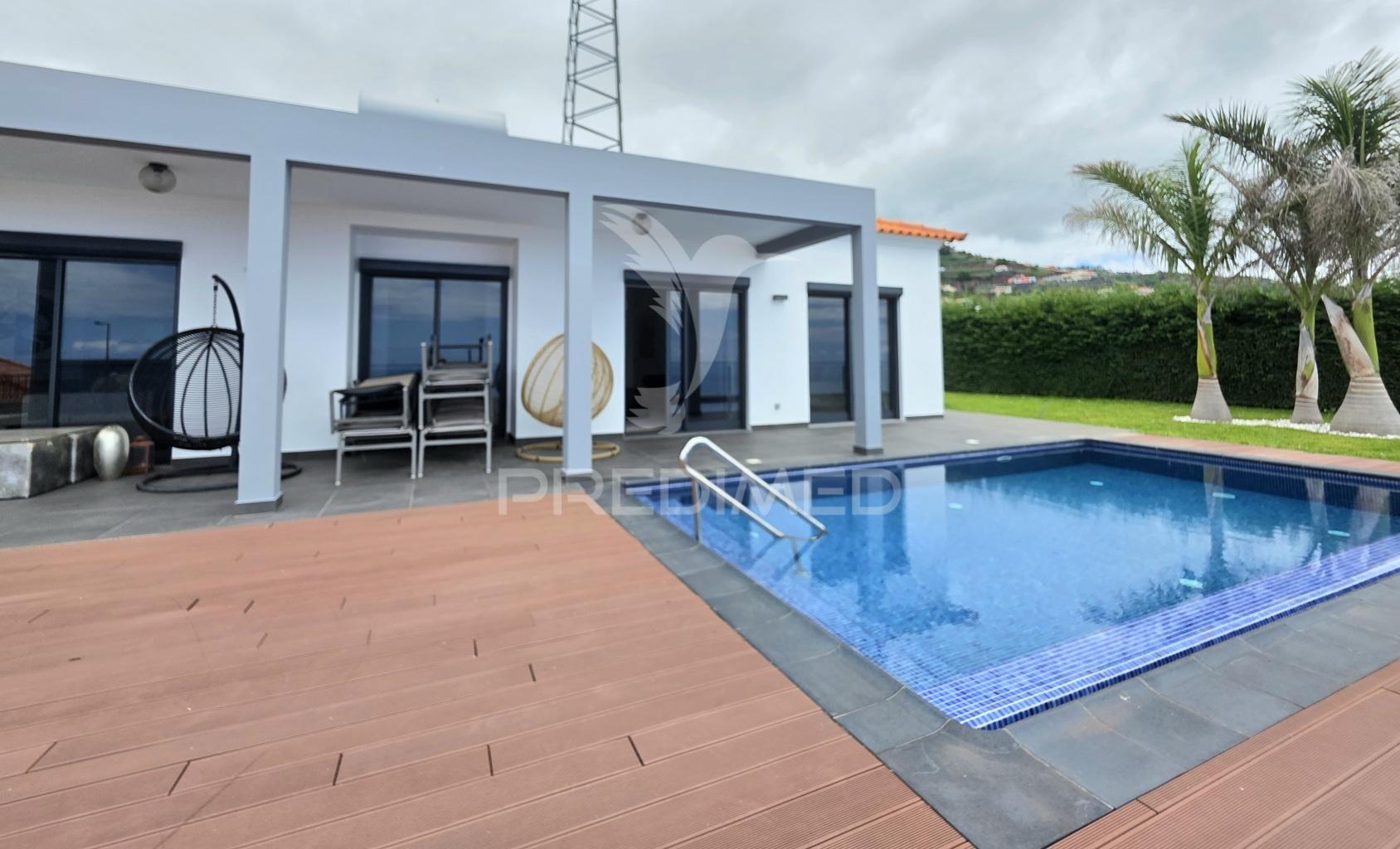 Moradia térrea t3 com piscina na ponta do sol