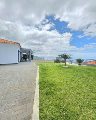 Moradia térrea t3 com piscina na ponta do sol
