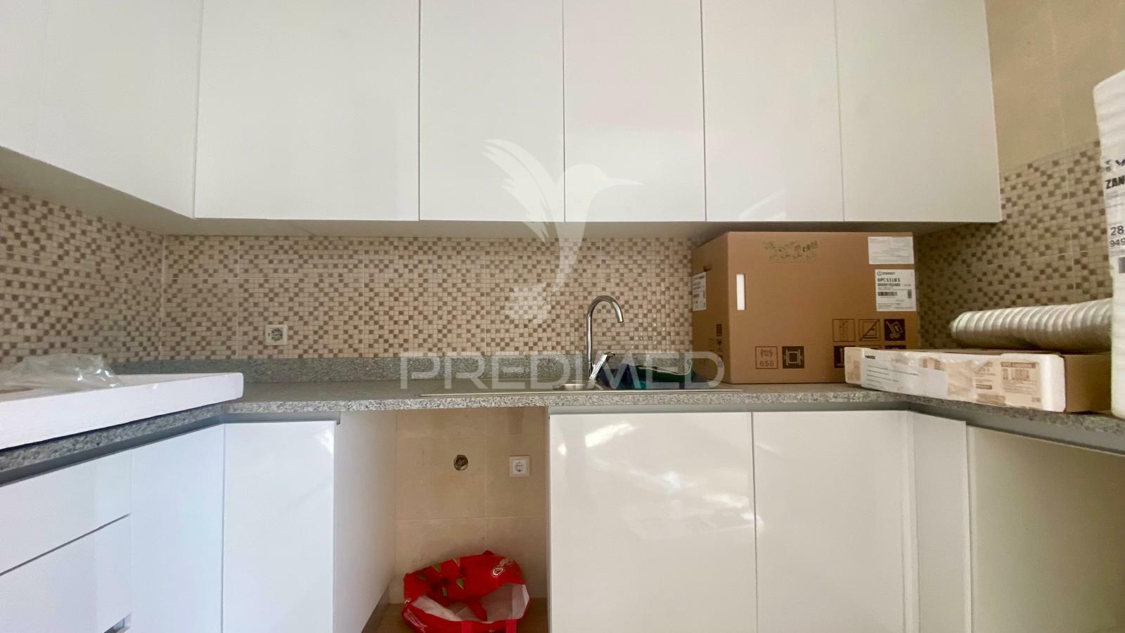 Casa térrea t2 na periferia de rio maior