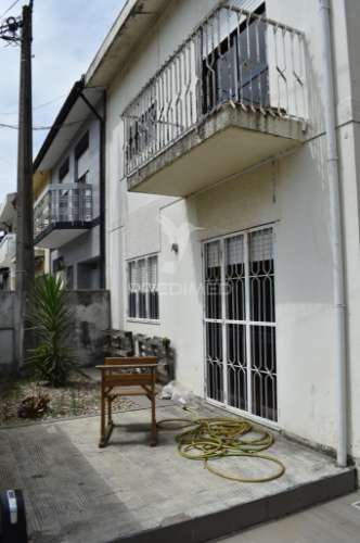 Moradia em custóias