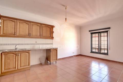 Apartamento t1 com garagem