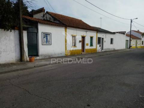 Moradias bi-familiar com terreno