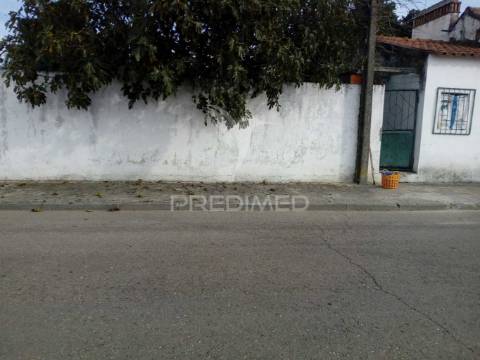 Moradias bi-familiar com terreno