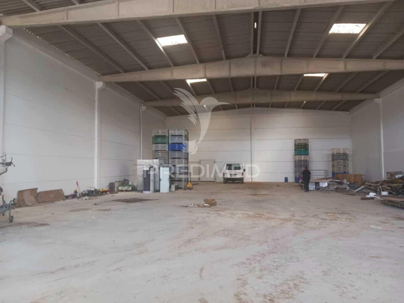 Armazém com 800 m2 ,palmela.