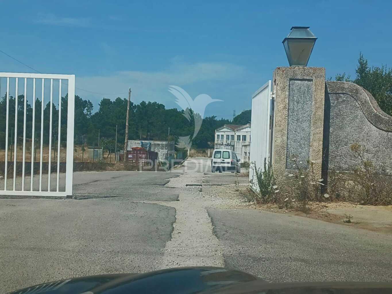 Armazém com 800 m2 ,palmela.