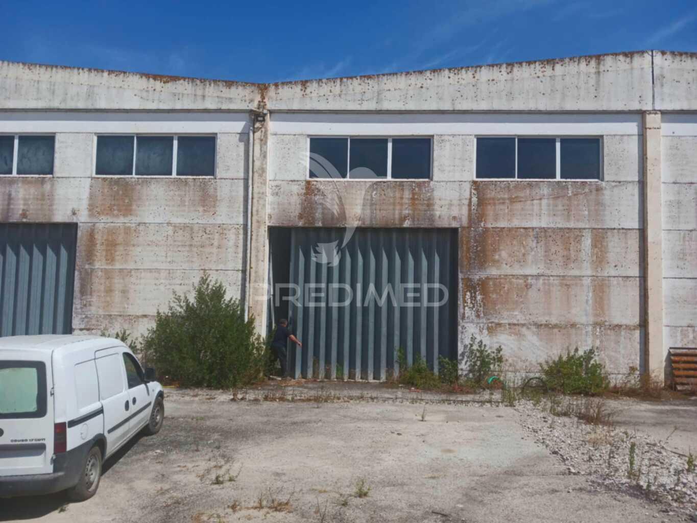 Armazém com 800 m2 ,palmela.