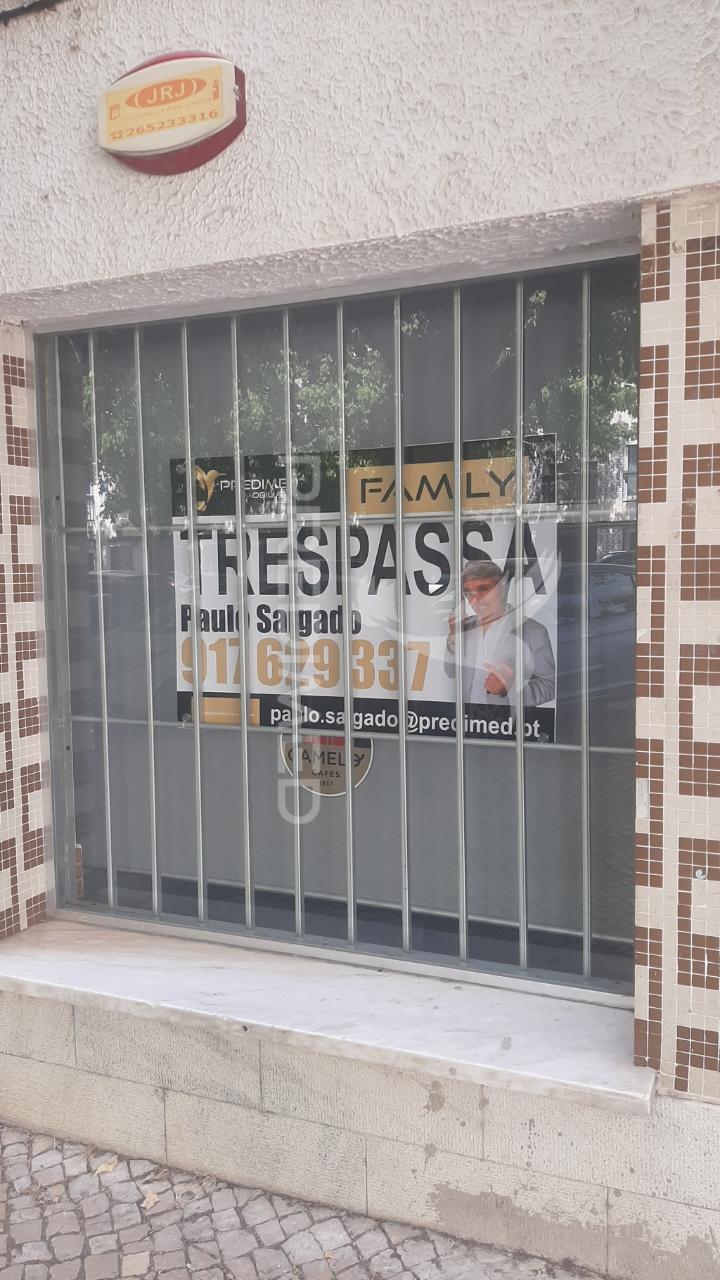 >>>>>> trespasse <<<<<< ? estabelecimento de restauração em zona residencial de excelência – (praceta fernando pessoa – urbisado / setúbal)