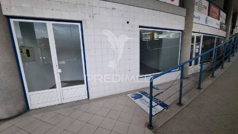 Loja para arrendamento no centro comercial navio – portalegre (r/c)