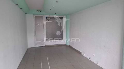 Loja para arrendamento no centro comercial navio – portalegre (r/c)