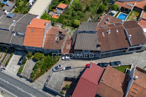 Moradia em ruína para restauro com logradouro – merelim (são pedro), braga