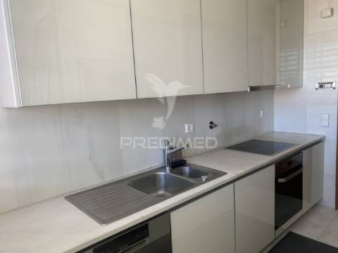 Arrenda-se t2 leça palmeira mobilado praia