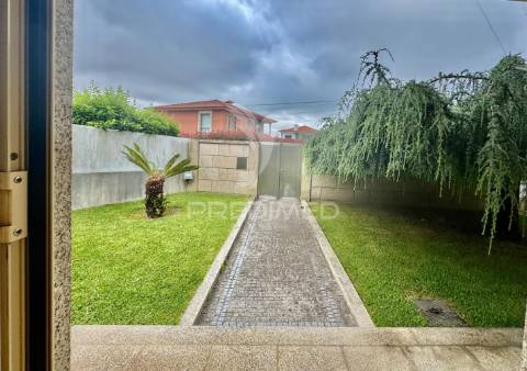 Moradia individual c\ piscina - ronfe