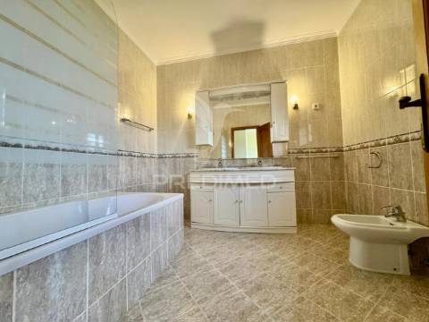 Moradia individual c\ piscina - ronfe