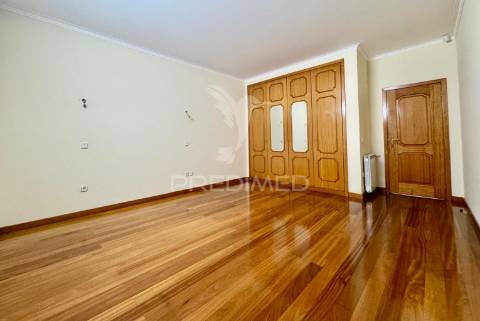 Moradia individual c\ piscina - ronfe