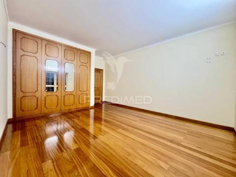 Moradia individual c\ piscina - ronfe