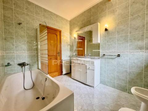 Moradia individual c\ piscina - ronfe