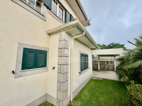 Moradia individual c\ piscina - ronfe