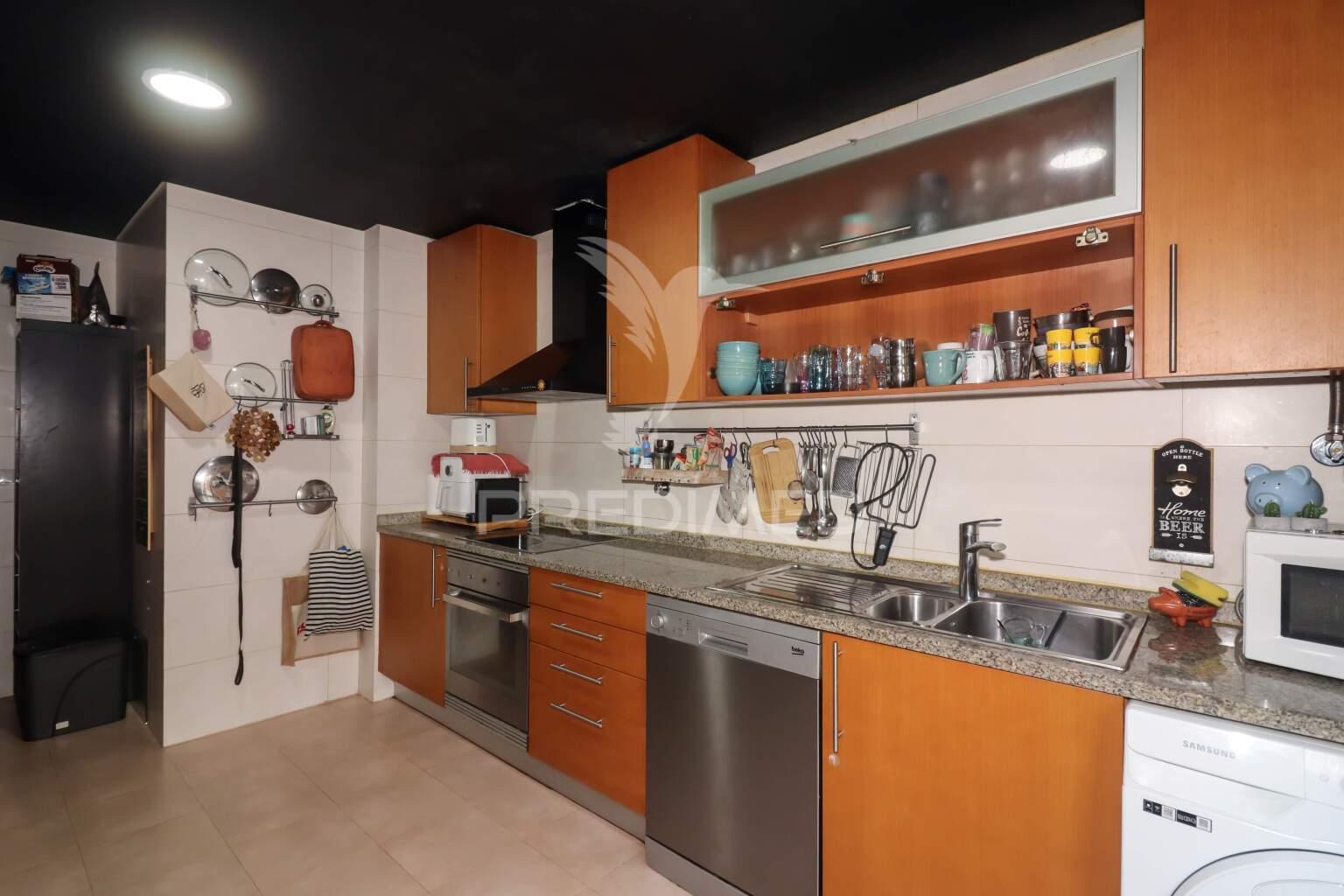 Apartamento t2 com terraço e box em alverca
