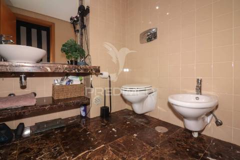 Apartamento t2 com terraço e box em alverca