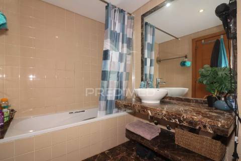 Apartamento t2 com terraço e box em alverca