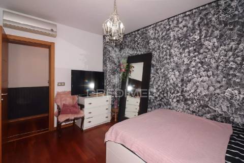 Apartamento t2 com terraço e box em alverca