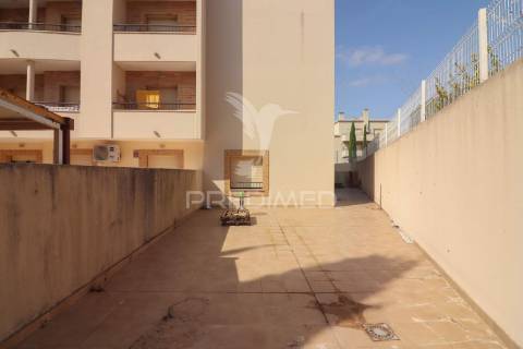 Apartamento t2 com terraço e box em alverca