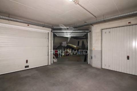 Apartamento t2 com terraço e box em alverca